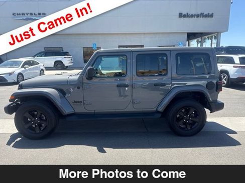 Used 2022 Jeep Wrangler Unlimited Sahara AWD/4WD image 2