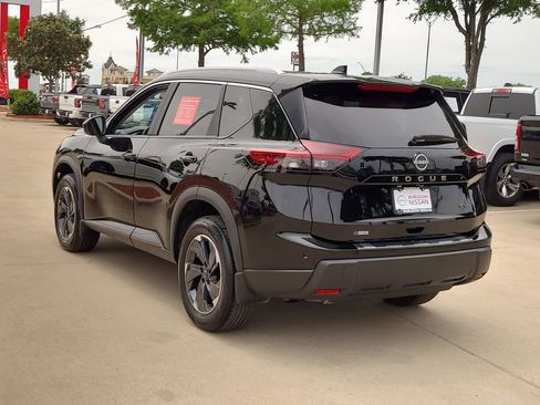 Certified 2024 Nissan Rogue SV w/ SV Premium Package FWD image 2