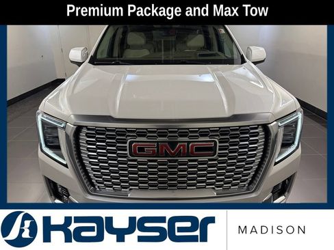 Used 2022 GMC Yukon XL Denali w/ Denali Premium Package AWD/4WD image 2