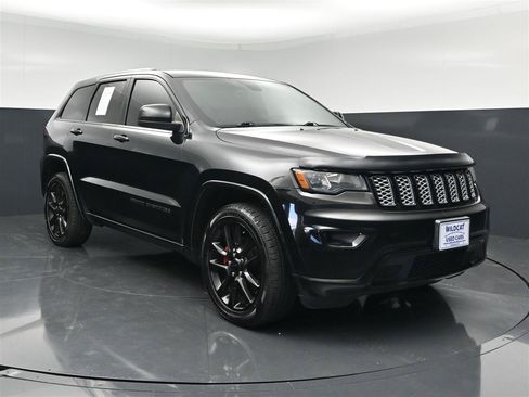 Used 2017 Jeep Grand Cherokee Altitude AWD/4WD image 3