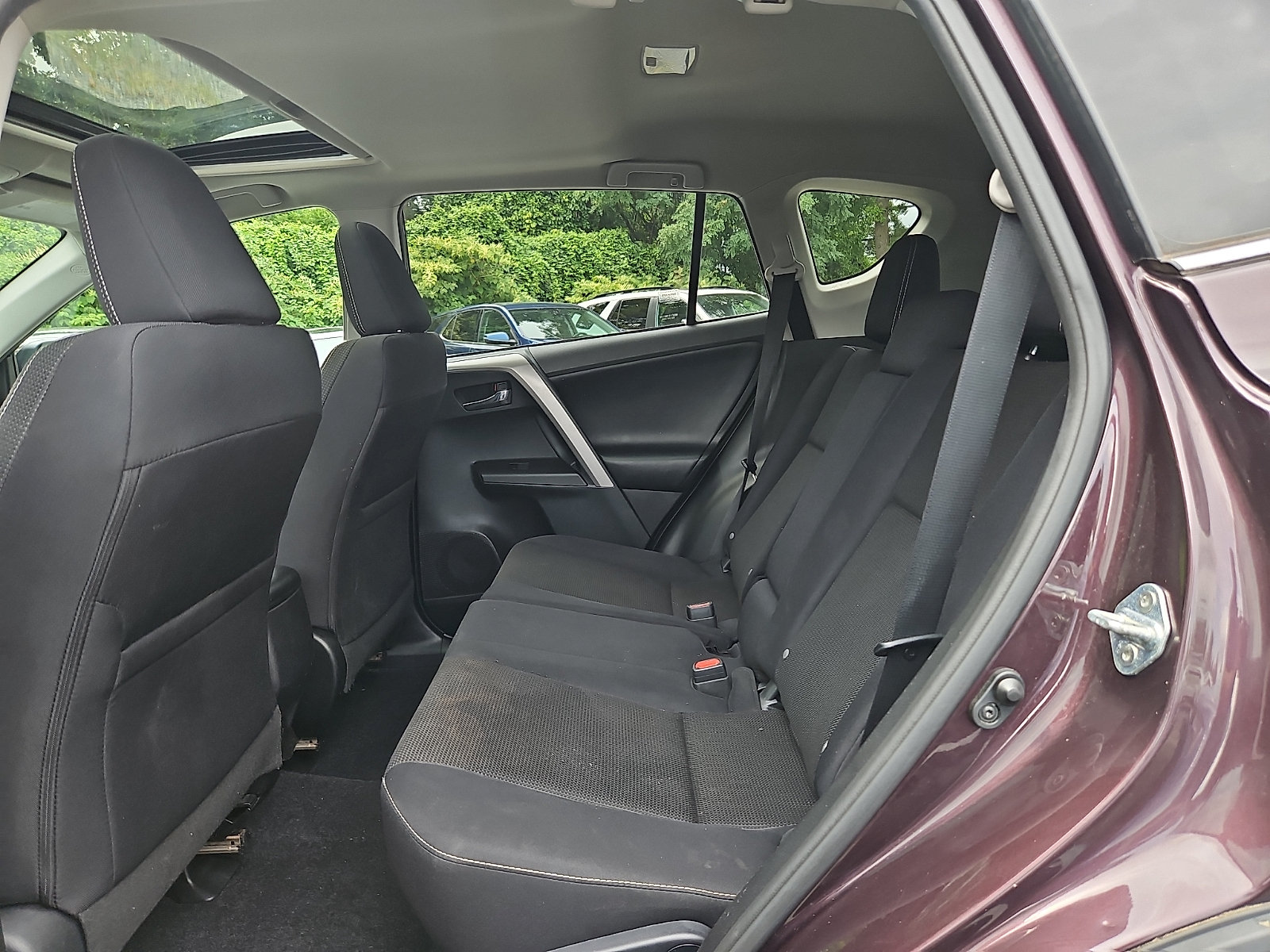 Used 2017 Toyota RAV4 XLE AWD/4WD image 12