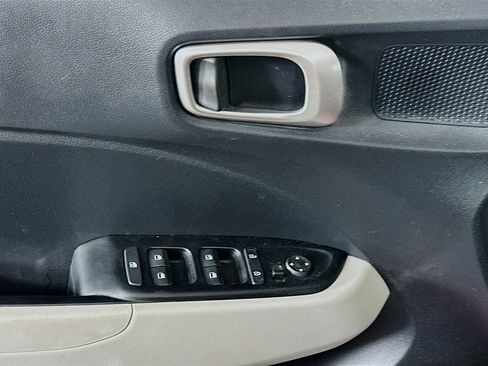 Used 2023 Hyundai Venue SEL w/ Cargo Package image 15