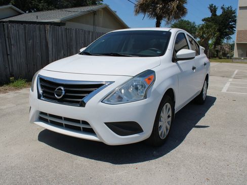 Used 2018 Nissan Versa S FWD image 2