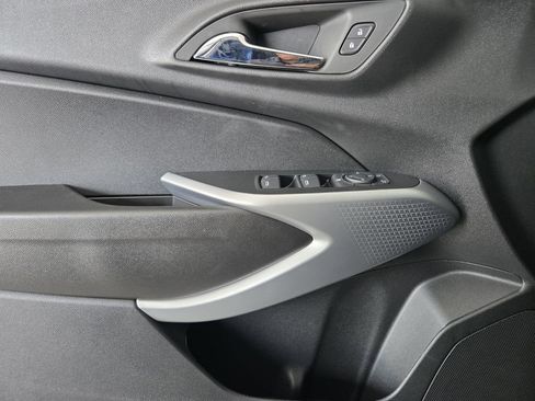 New 2026 Chevrolet Trax LS w/ LS Convenience Package FWD image 23