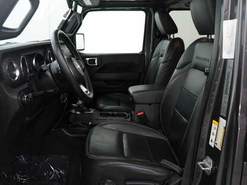 Used 2019 Jeep Wrangler Unlimited Sahara w/ Uconnect 4C Nav & Sound Group image 16