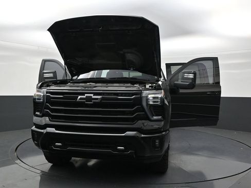 Used 2025 Chevrolet Silverado 2500 High Country w/ High Country Premium Package AWD/4WD image 33