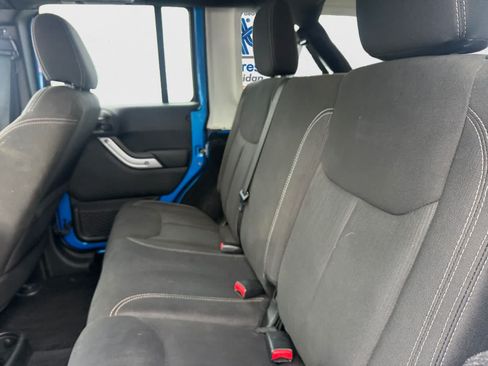 Used 2015 Jeep Wrangler Unlimited Sahara AWD/4WD image 19