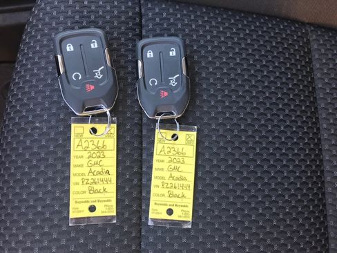 Used 2023 GMC Acadia SLE w/ Driver Convenience Package image 30