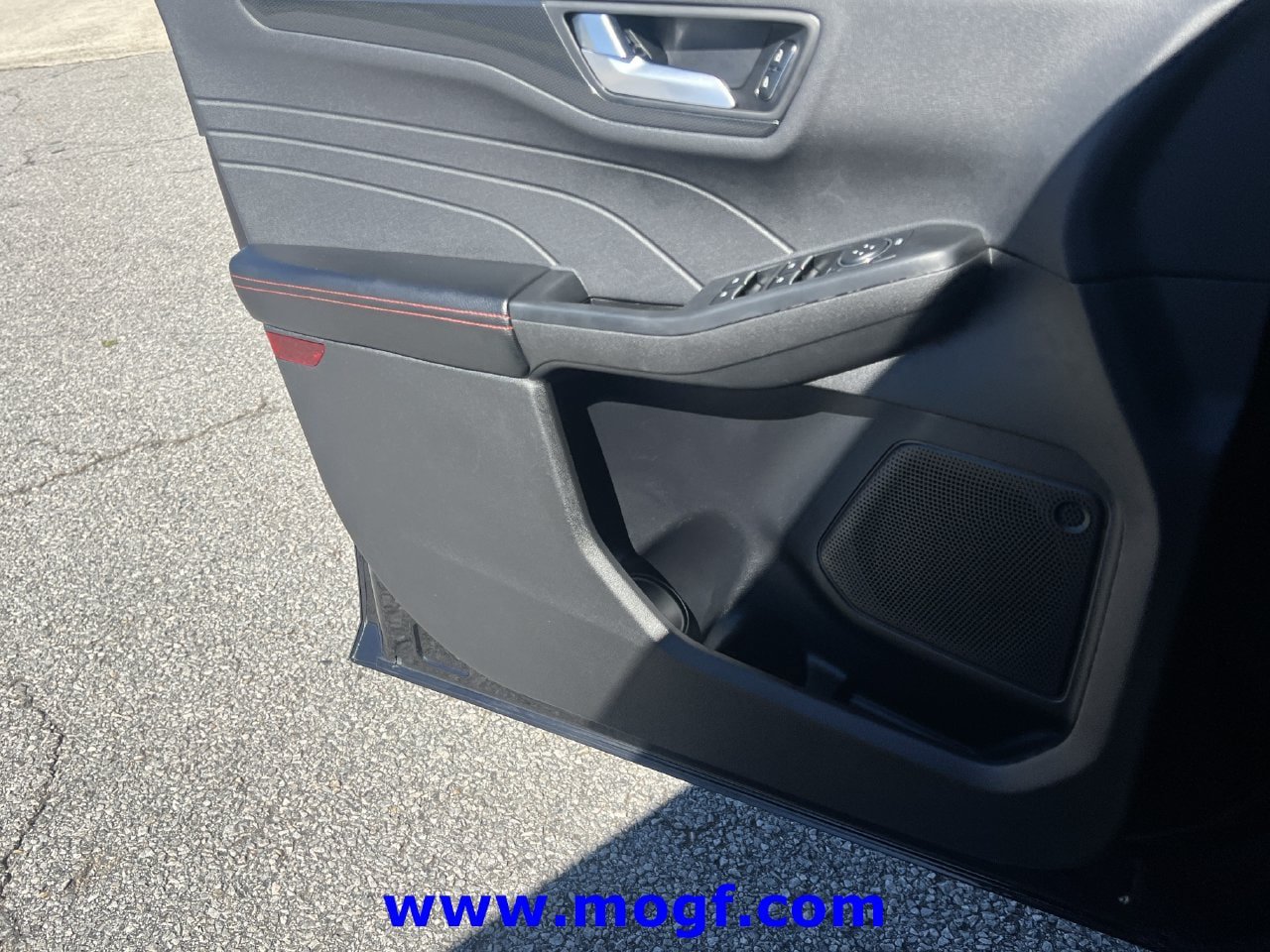 Used 2025 Ford Escape ST-Line FWD image 17