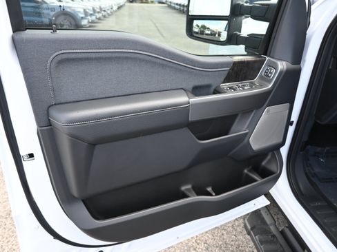 New 2026 Ford F250 Lariat w/ Black Appearance Package AWD/4WD image 16