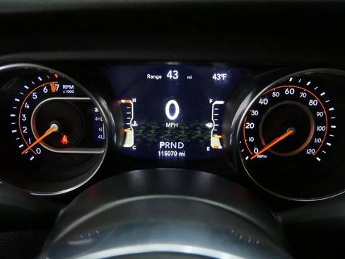 Used 2020 Jeep Gladiator Overland AWD/4WD image 23