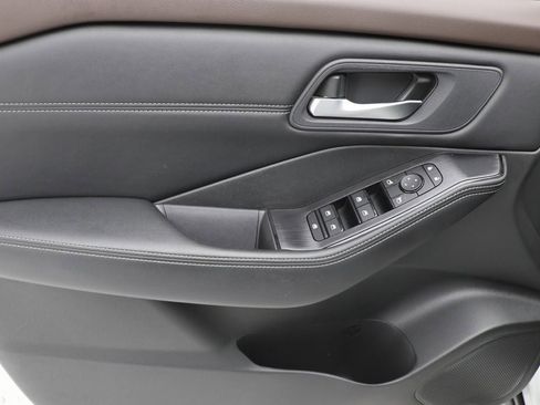 Used 2023 Nissan Rogue SV w/ SV Premium Package image 15