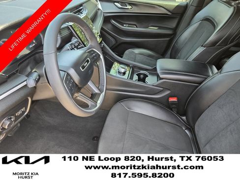 Used 2025 Jeep Grand Cherokee L Laredo RWD image 19