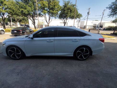 Used 2018 Honda Accord Sport image 3