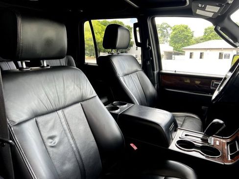 Used 2017 Lincoln Navigator L Select image 28