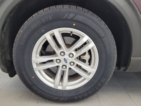 Used 2022 Ford Explorer XLT w/ Equipment Group 202A RWD image 31