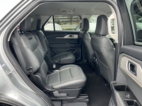 Used 2025 Ford Explorer Active w/ Active Comfort Package image 25