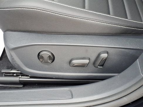 Used 2024 Volkswagen Jetta SE FWD image 18