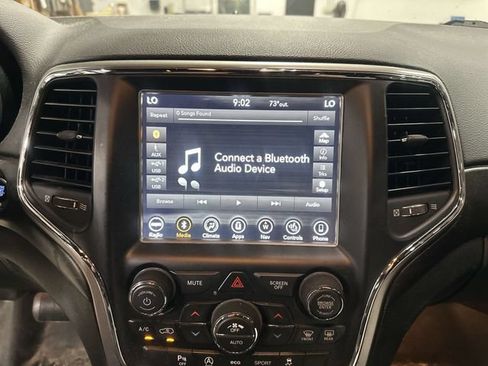 Used 2018 Jeep Grand Cherokee Altitude AWD/4WD image 16