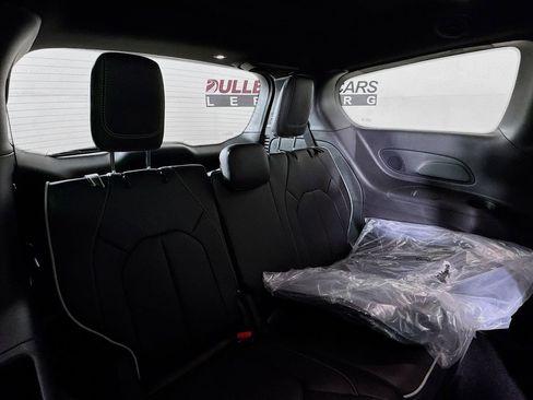 New 2026 Chrysler Pacifica Limited FWD image 29