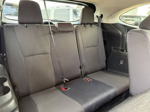 Used 2021 Toyota Highlander LE FWD image 17