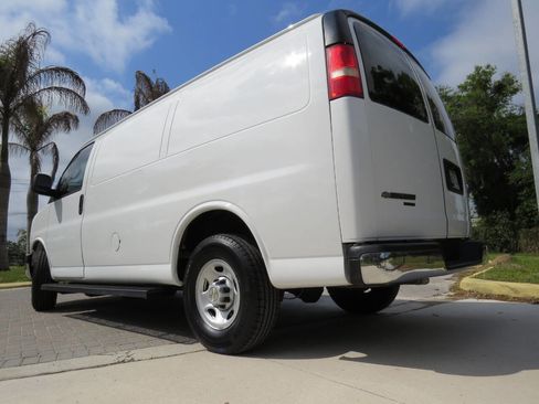 Used 2016 Chevrolet Express 3500 image 9
