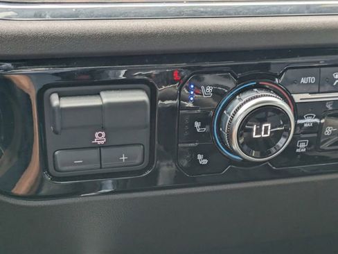 Used 2025 GMC Sierra 1500 SLT w/ SLT Premium Package image 32