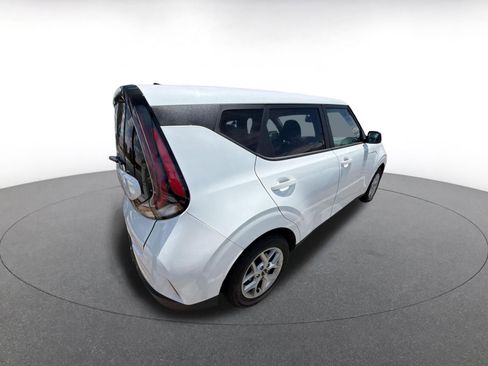 Used 2025 Kia Soul LX w/ LX Technology Package FWD image 6