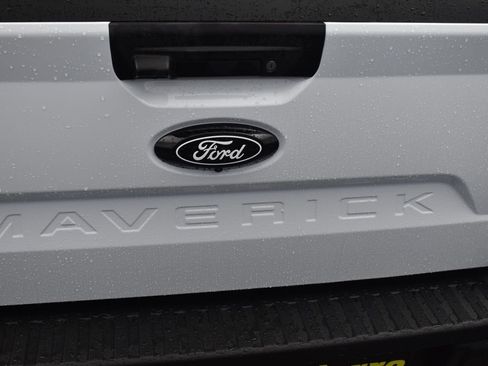 New 2025 Ford Maverick Lariat w/ Black Appearance Package image 8