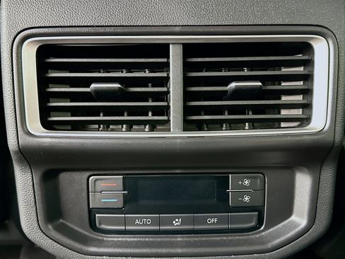 Used 2025 Volkswagen Atlas SE image 26