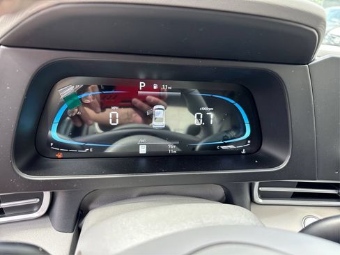 Certified 2025 Hyundai Elantra Sport FWD image 13