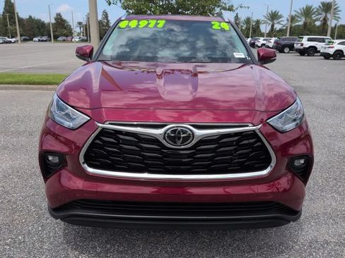 Certified 2024 Toyota Highlander Limited FWD image 9
