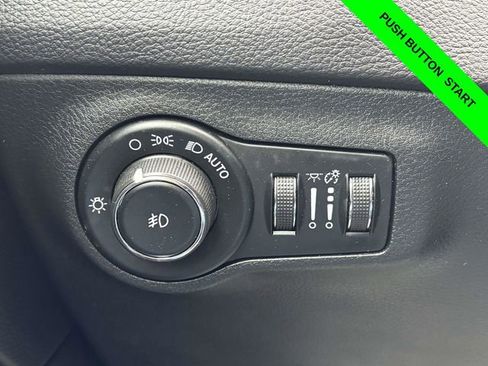 Used 2018 Jeep Compass Latitude w/ Cold Weather Group image 11