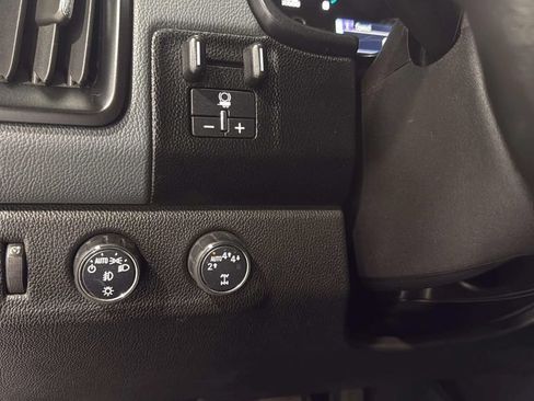 Used 2018 Chevrolet Colorado Z71 AWD/4WD image 32