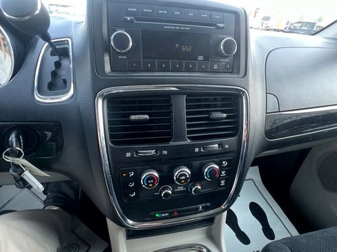 Used 2014 Dodge Grand Caravan SXT image 22