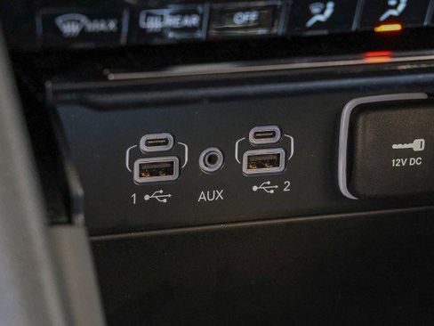 Used 2023 Jeep Grand Cherokee Laredo image 18