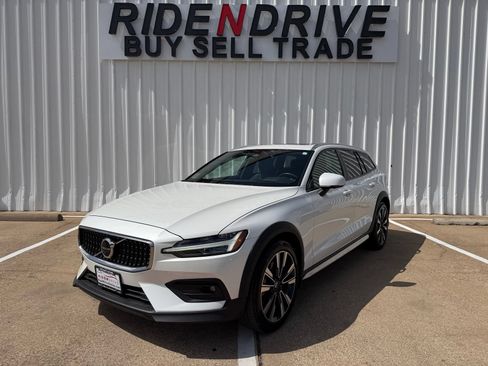 Used 2023 Volvo V60 B5 Cross Country Ultimate AWD/4WD image 1