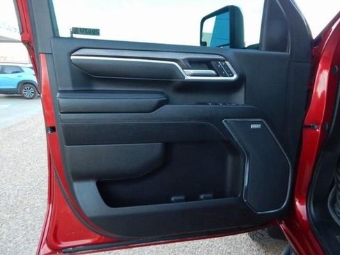 Used 2025 Chevrolet Silverado 2500 LTZ w/ LTZ Convenience Package image 17