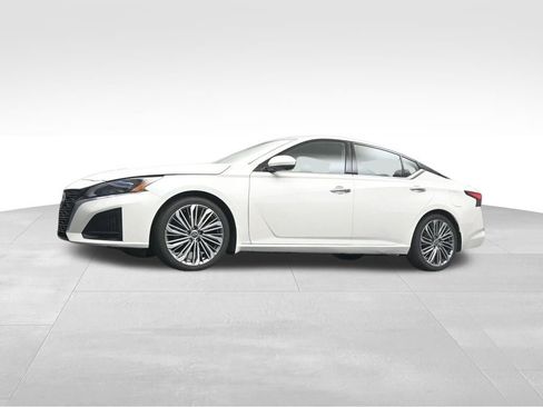 Used 2023 Nissan Altima 2.5 SL FWD image 11