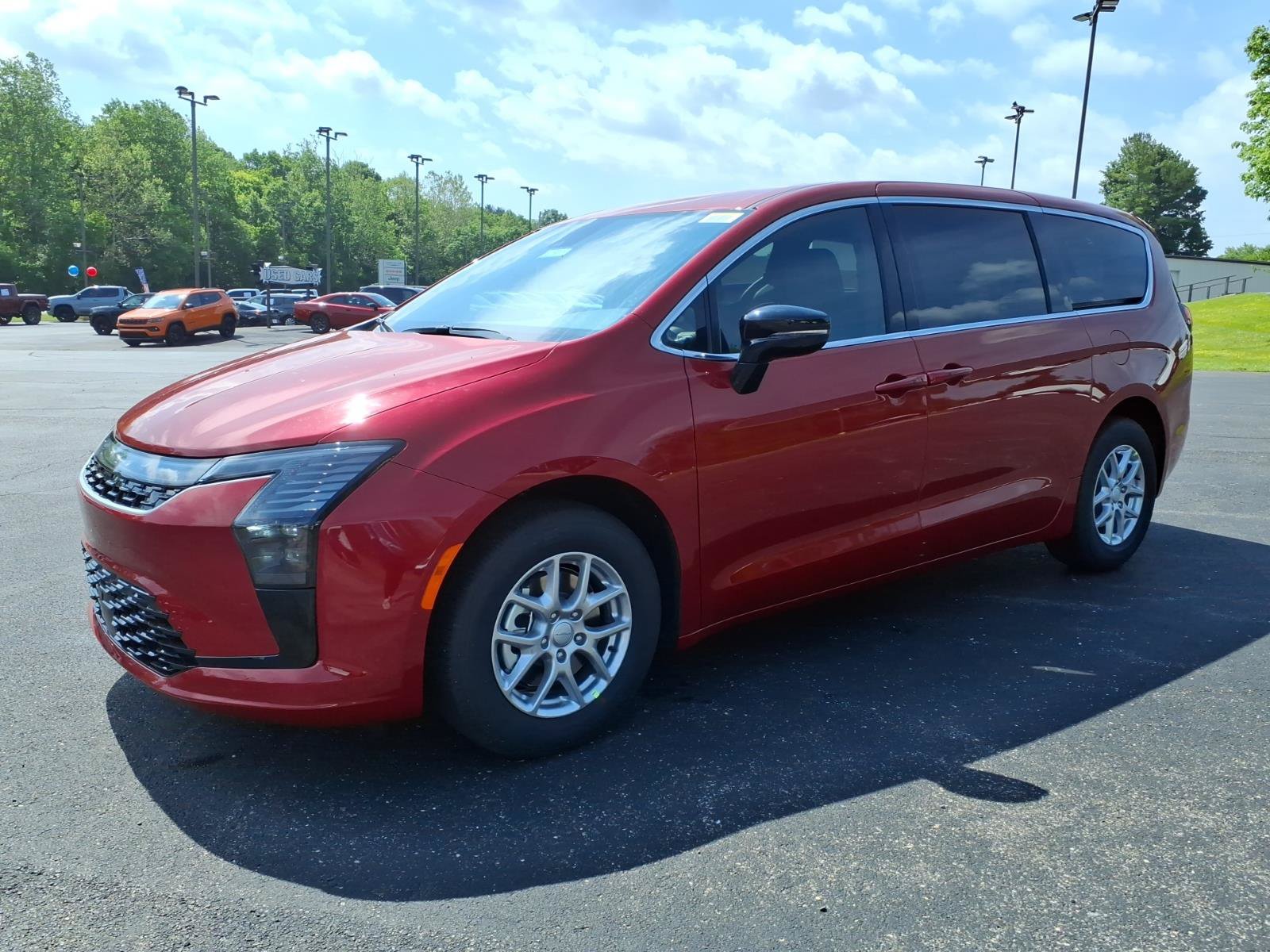 New 2027 Chrysler Pacifica Select FWD image 3