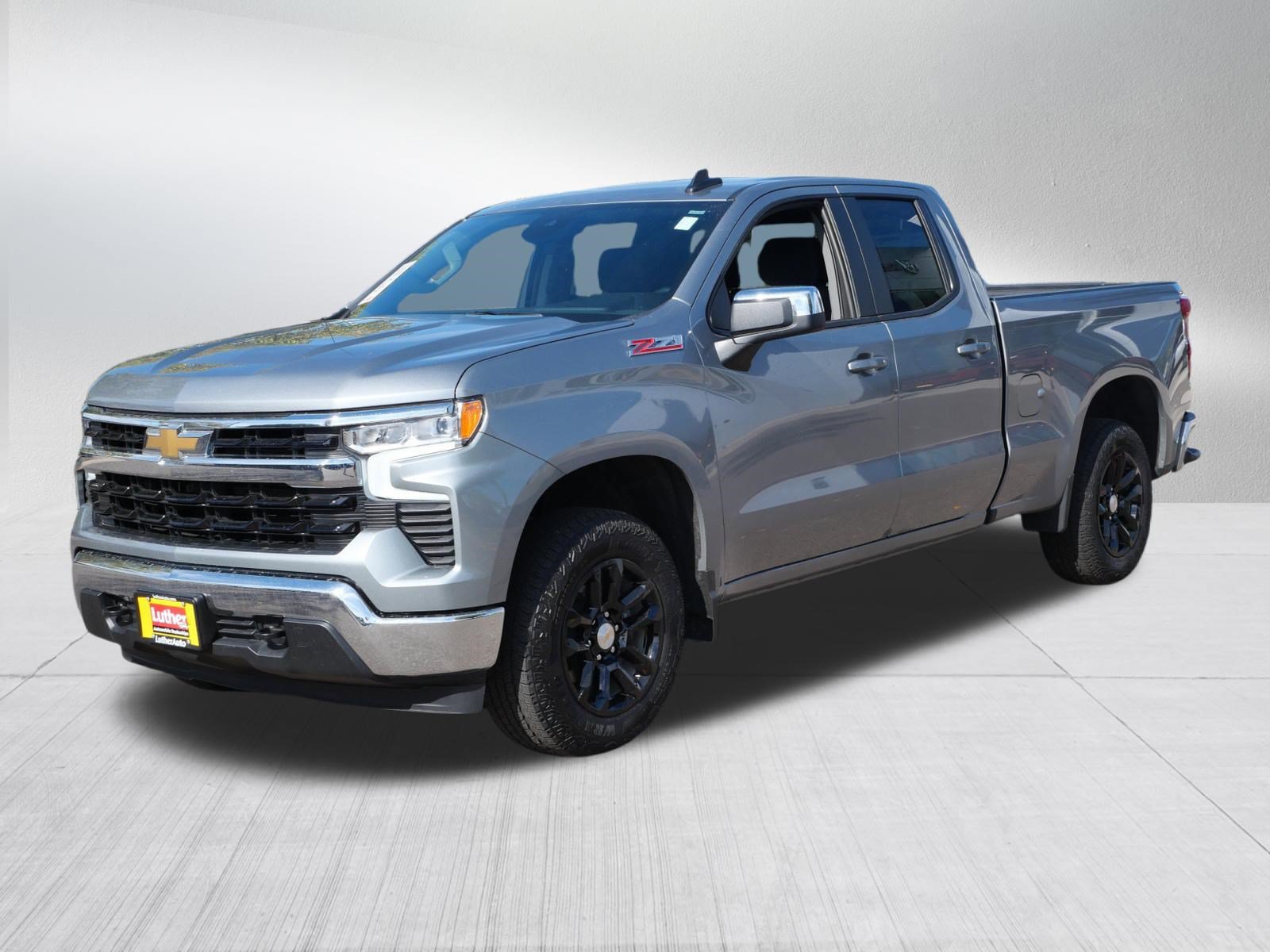 Used 2025 Chevrolet Silverado 1500 LT AWD/4WD image 3