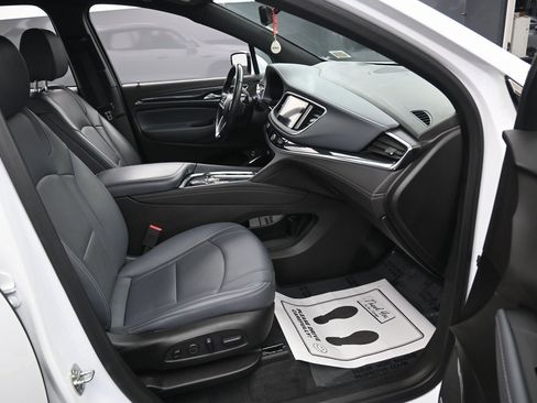 Used 2024 Buick Enclave Premium image 42