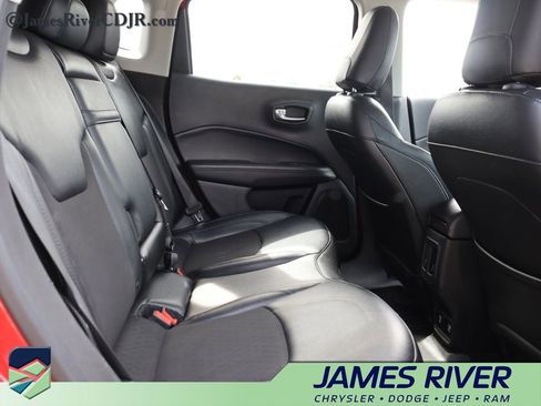 Used 2019 Jeep Compass Latitude FWD image 12