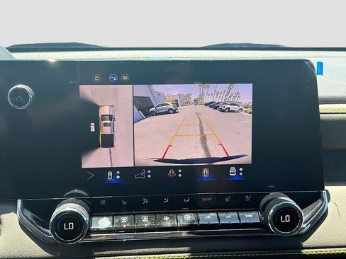Used 2025 Chevrolet Colorado ZR2 w/ Technology Package AWD/4WD image 29