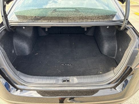 Used 2024 Nissan Altima 2.5 SV FWD image 10