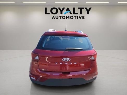 Used 2024 Hyundai Venue Limited FWD image 5