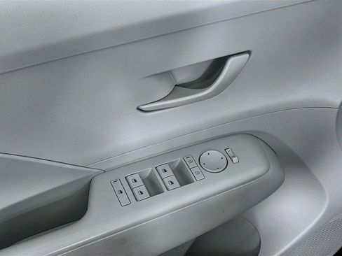 Used 2025 Hyundai Kona SEL FWD image 15