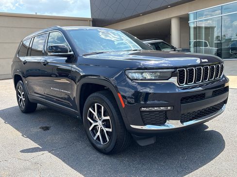 Used 2024 Jeep Grand Cherokee L Limited RWD image 3