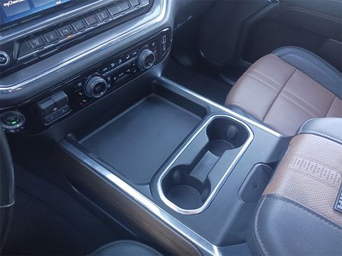 Used 2024 Chevrolet Silverado 3500 High Country w/ High Country Premium Package image 11