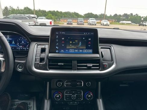 Used 2024 Chevrolet Tahoe Z71 w/ Luxury Package AWD/4WD image 14